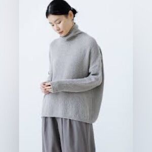 100% Alpaca Turtleneck Sweater in Otter Gray